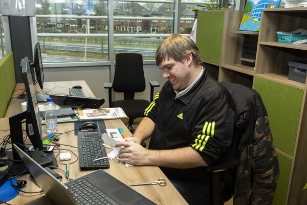 Donald achter de pc